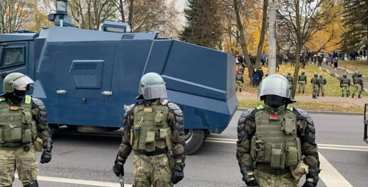 Хлопец, якога дапытвалі ў машыне сілавікоў, шпіталізаваны са страсеннем мозгу