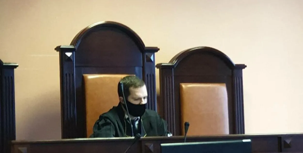 Мінчука аштрафавалі за БЧБ-жалюзі нягледзячы на афіцыйны ліст Мінгарвыканкама
