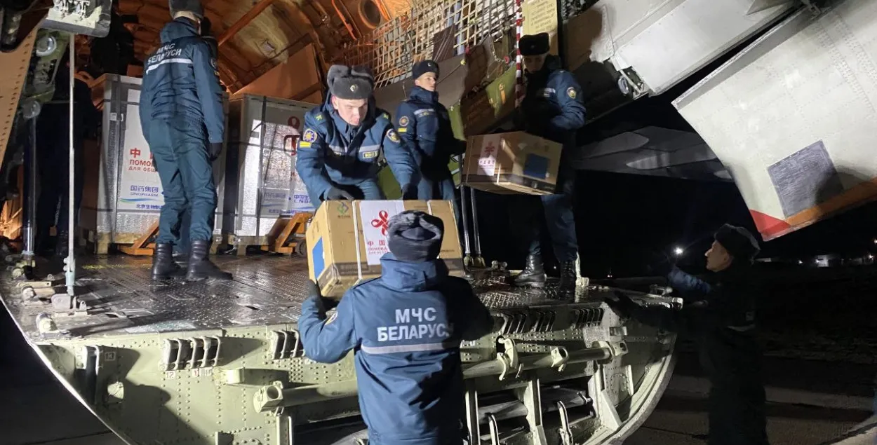 Гэта ўжо чацвёртая пастаўка кітайскай вакцыны ў Беларусь​&nbsp;/&nbsp;mchs.gov.by/glavnoe/370330/
