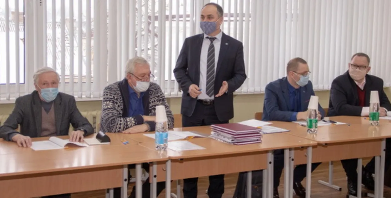 Вадим Лакиза (в центре) / grsu.by
