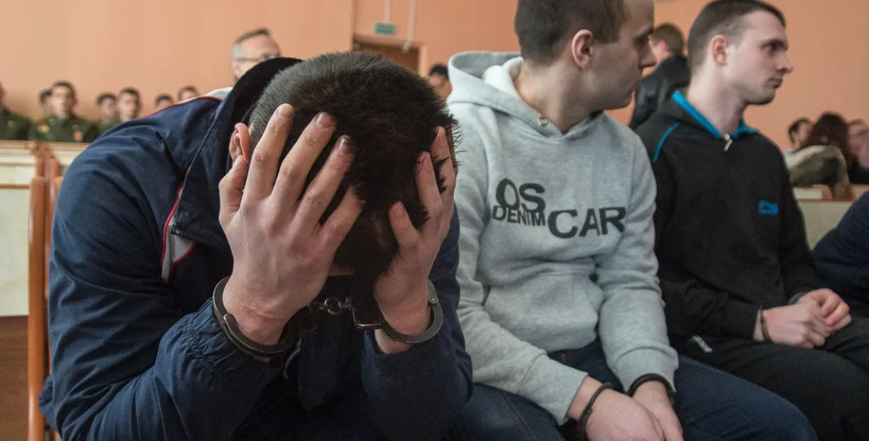 Пацярпелыя па "справе камандзіраў" у зале суда. Фота Еўрарадыё​