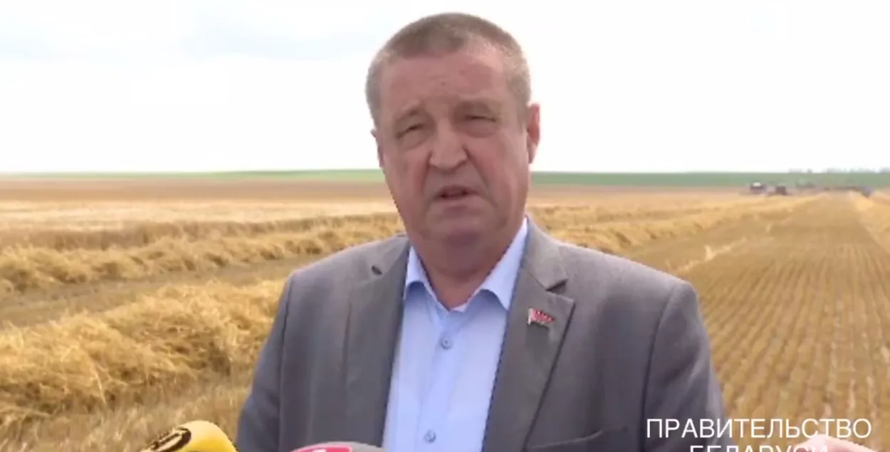 Вице-премьер Леонид Заяц в поле
