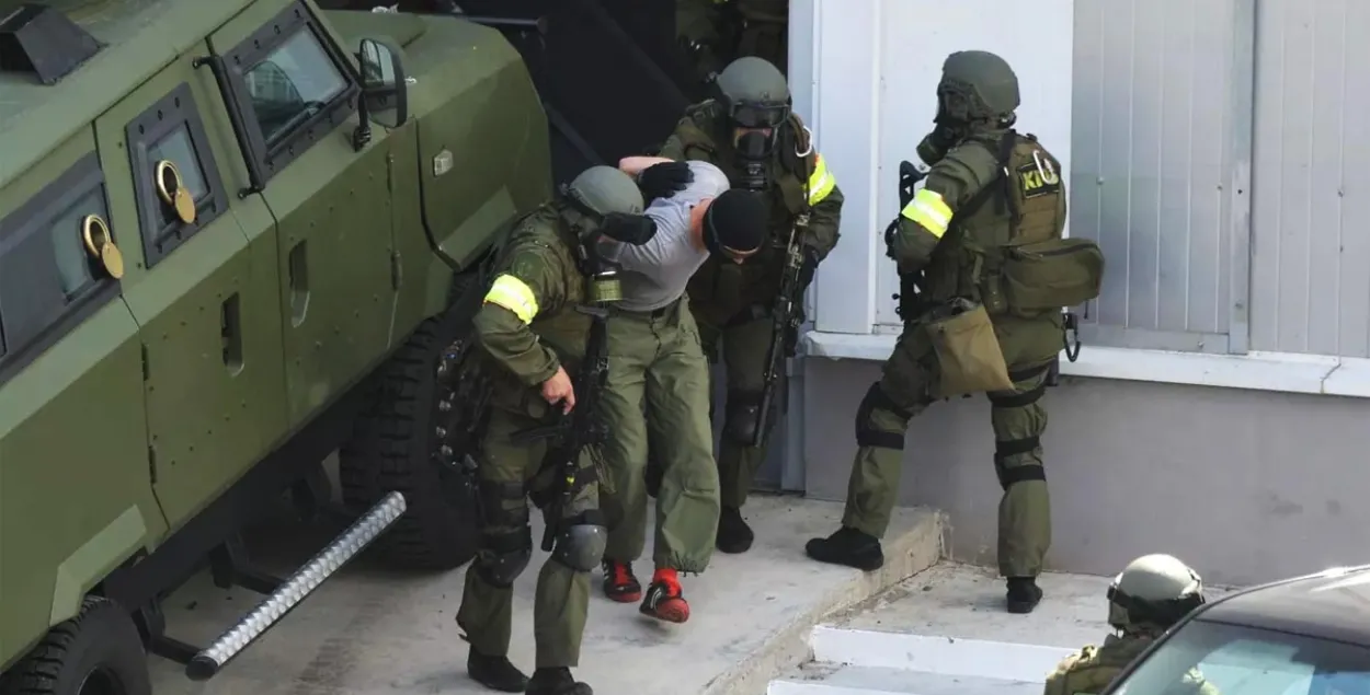 Cупрацоўнікам КДБ дазволяць страляць у натоўпе