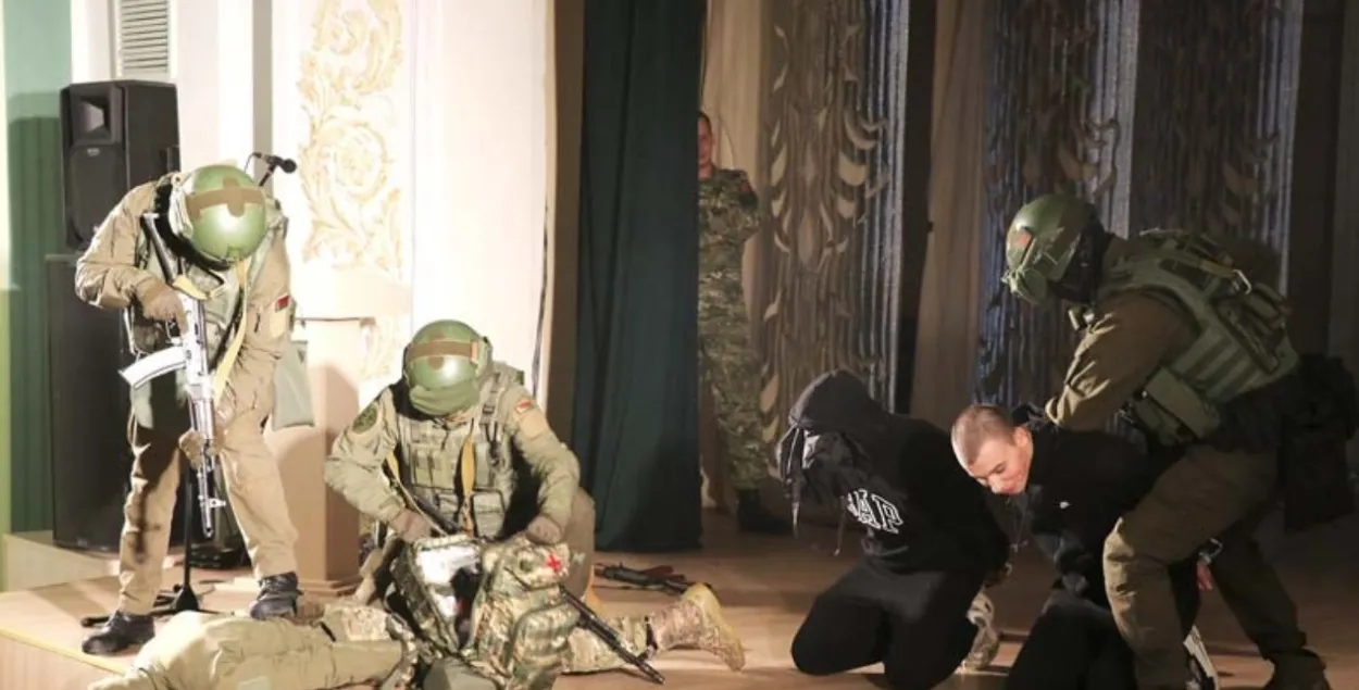 "Захоп і вызваленне закладнікаў" у раённым цэнтры культуры ў Ашмянах