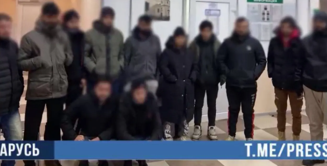Мігрантаў даставілі ў аддзяленне міліцыі