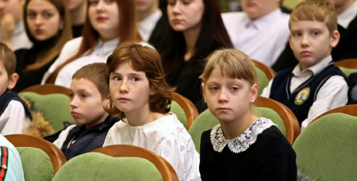 Школьники
