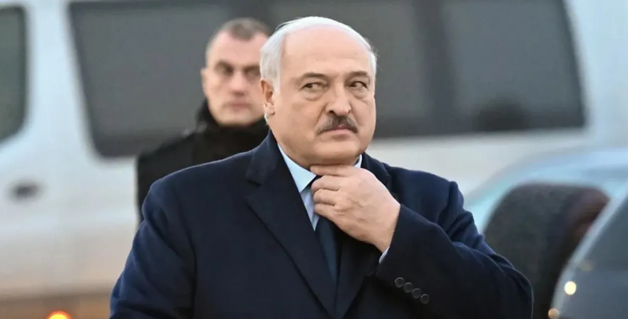 Александр Лукашенко ждет костюм
