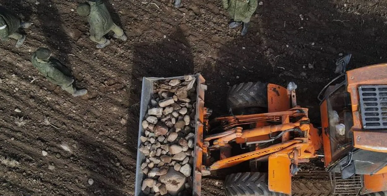 Военные еще несколько недель будут собирать камни
