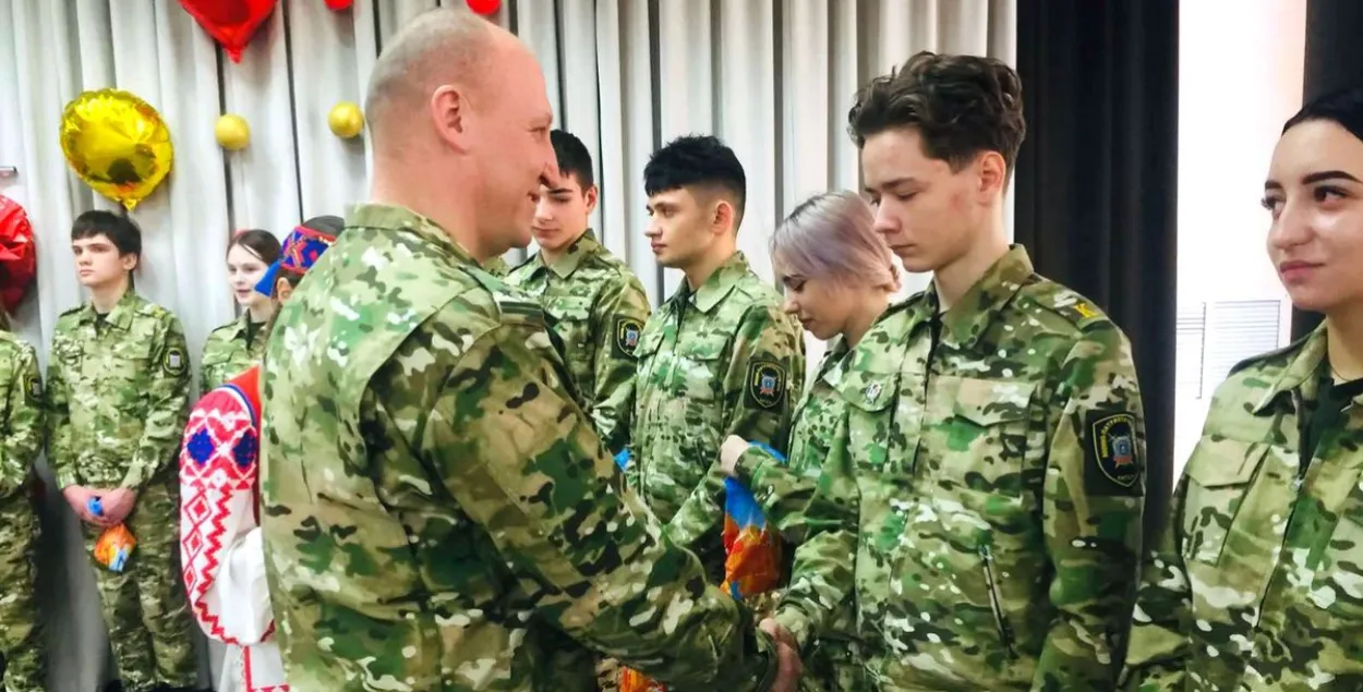 Детский "военно-патриотический" клуб, иллюстративное фото
