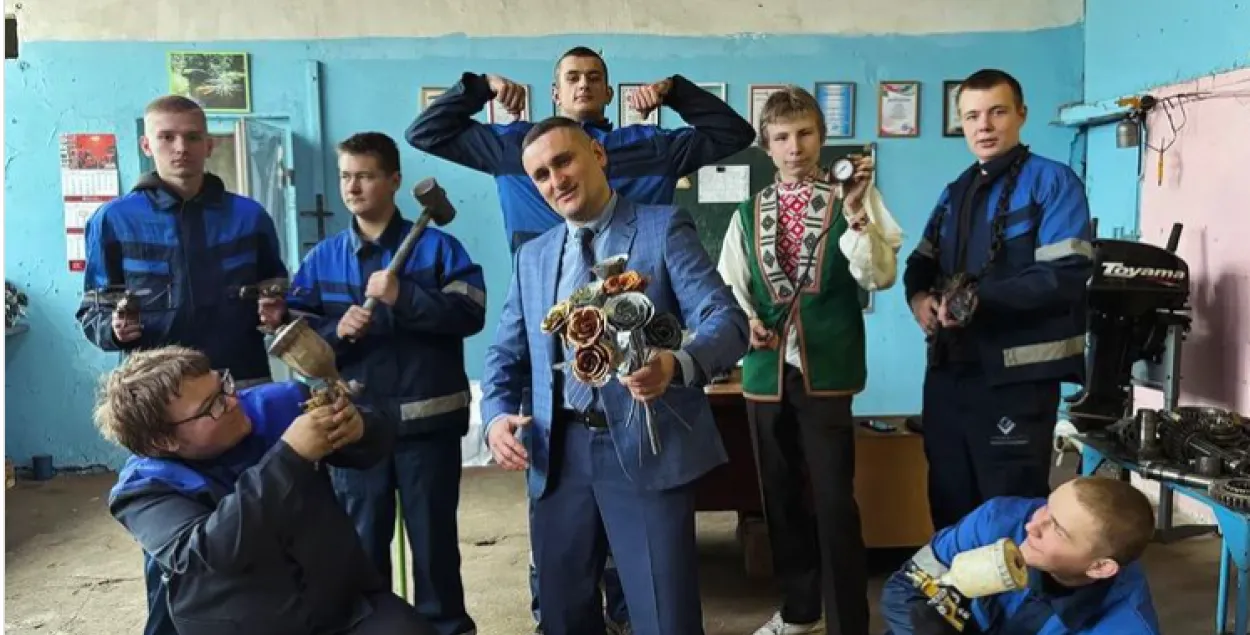 Ружы з бляхі
