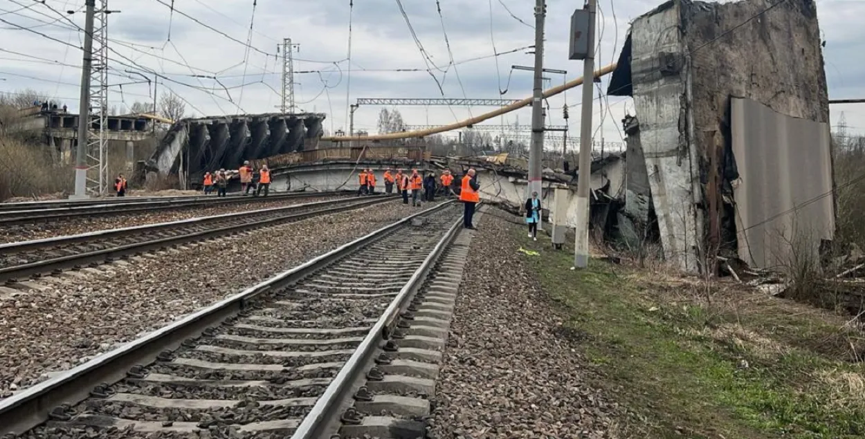 На месцы здарэння трэба разбіраць завалы
