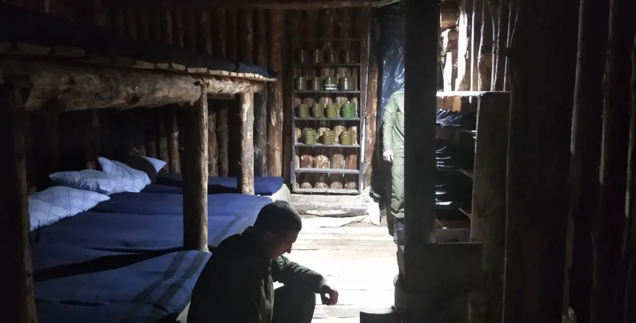 Беларускі вайсковец у бліндажы
