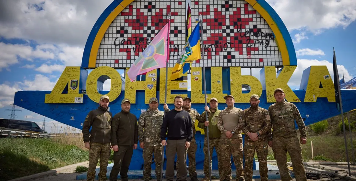 Владимир Зеленский с военными
