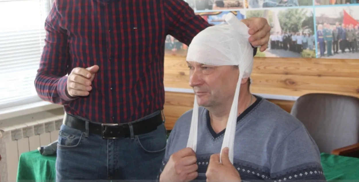 На занятках паказвалі, як рабіць перавязкі пры раненнях
