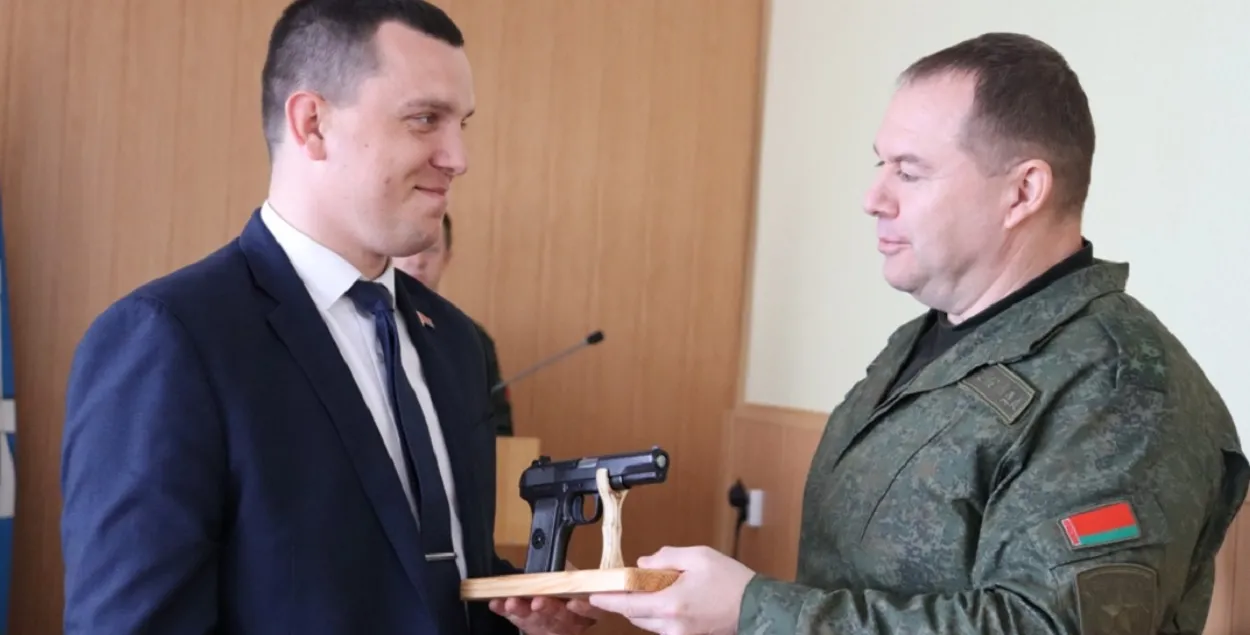 Старшыня Кармянскага райвыканкама і начальнік тэрабароны
