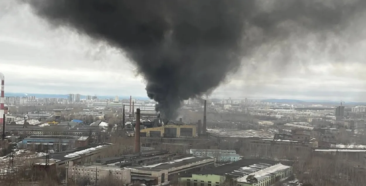 Крыша цеха полностью уничтожена
