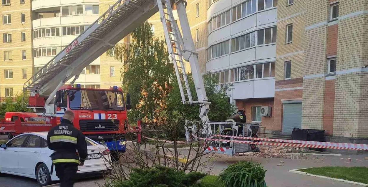 Ратавальнікі на месцы здарэння
