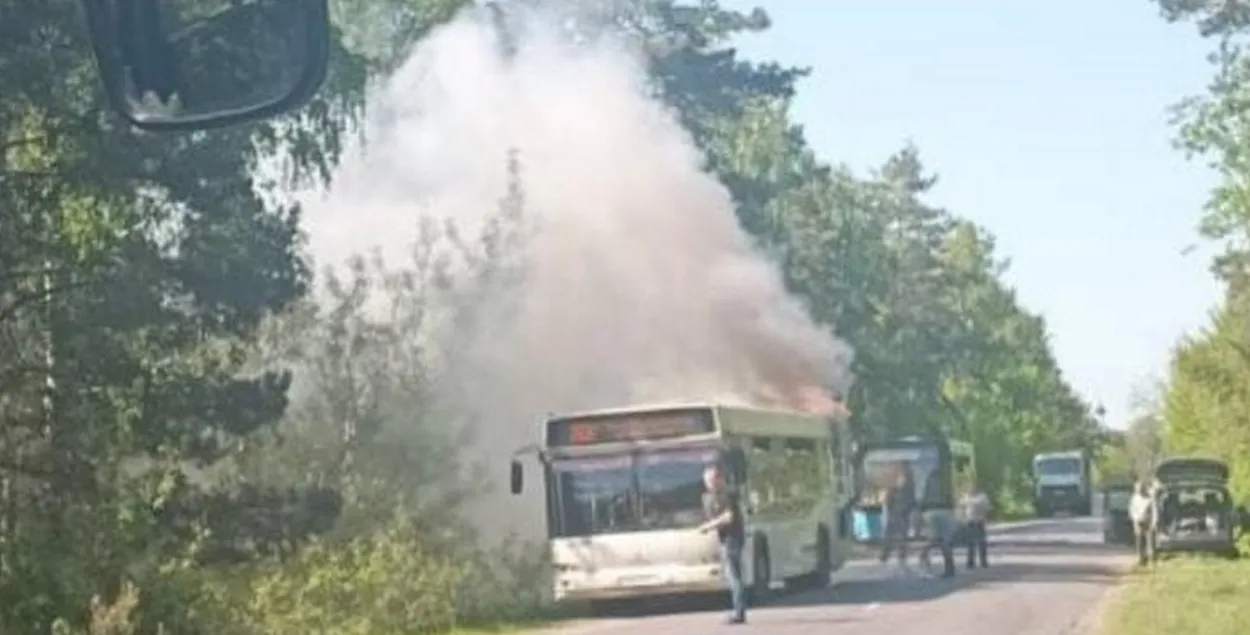 Аўтобус, які загарэўся
