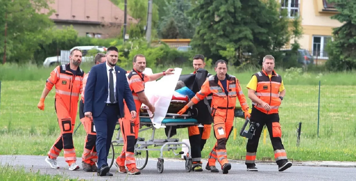 Цяжка параненага Роберта Фіца адвезлі ў бальніцу ў Банска-Быстрыцу
