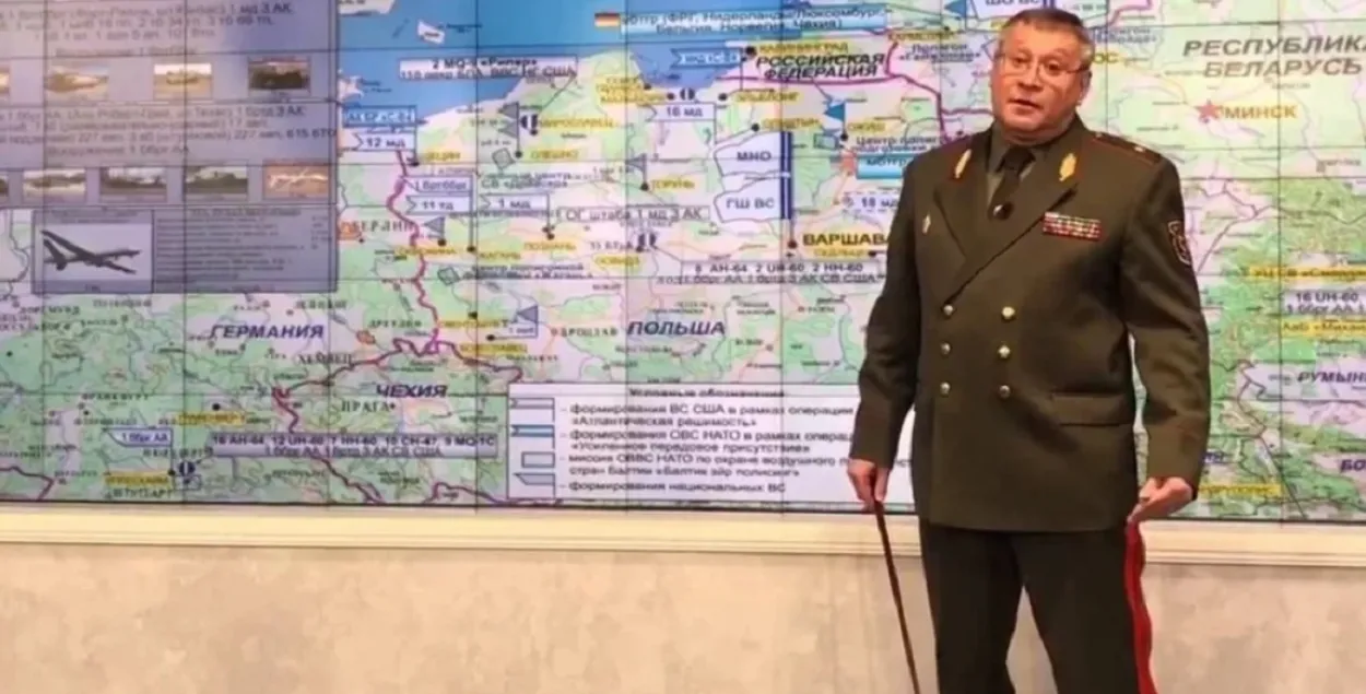 Павел Муравейка паказвае, на каго рыхтуецца напад

