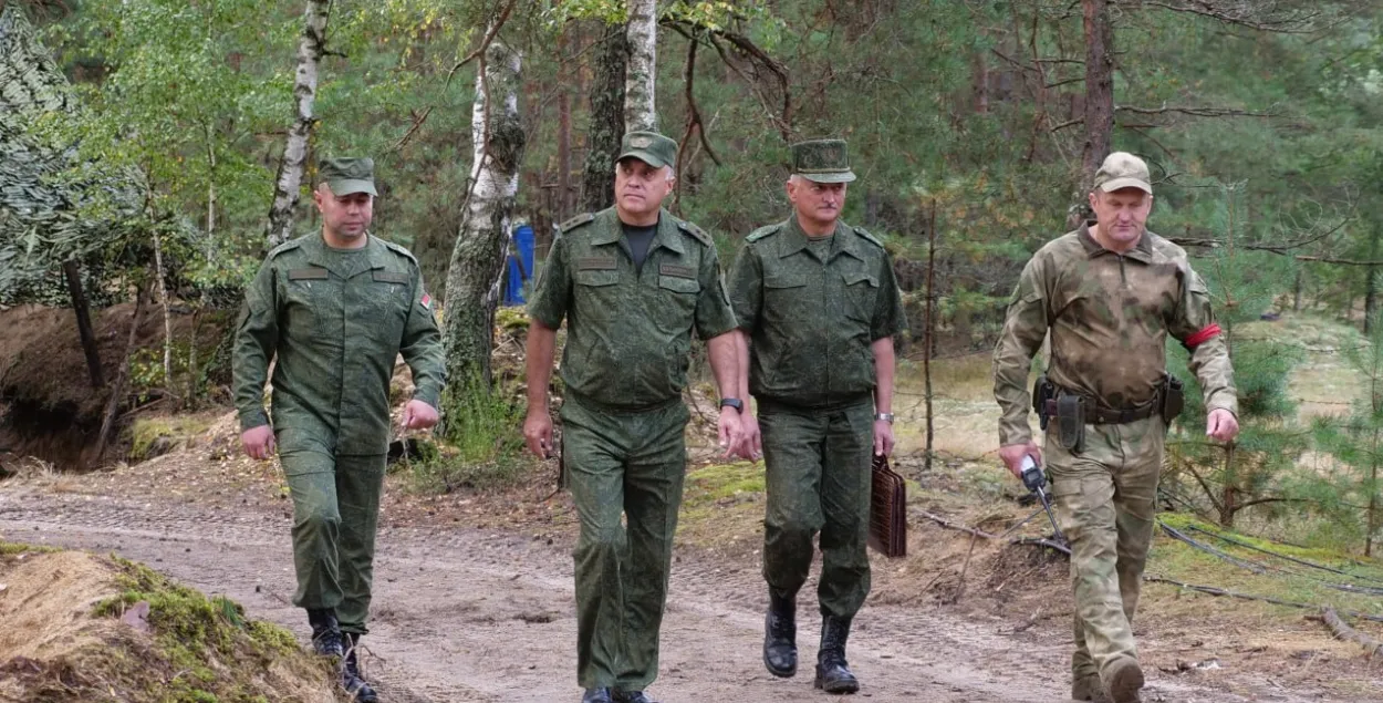 На мінулым тыдні войскі каля мяжы з Украінай інспектаваў дзяржсакратар Саўбеза Аляксандр Вальфовіч
