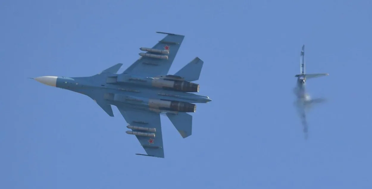 Паводле рэсурсу "Беларускі гаюн", знішчальнік ВПС РБ мінулай ноччу ганяўся за парушальнікам

