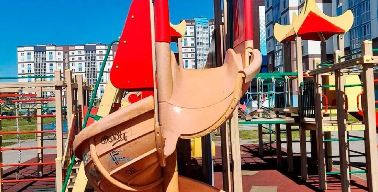 Пластыкавае палатно горкі было проста выламана
