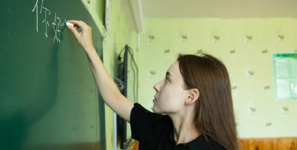 Маладая настаўніца ведае 8 тысяч кітайскіх іерогліфаў
