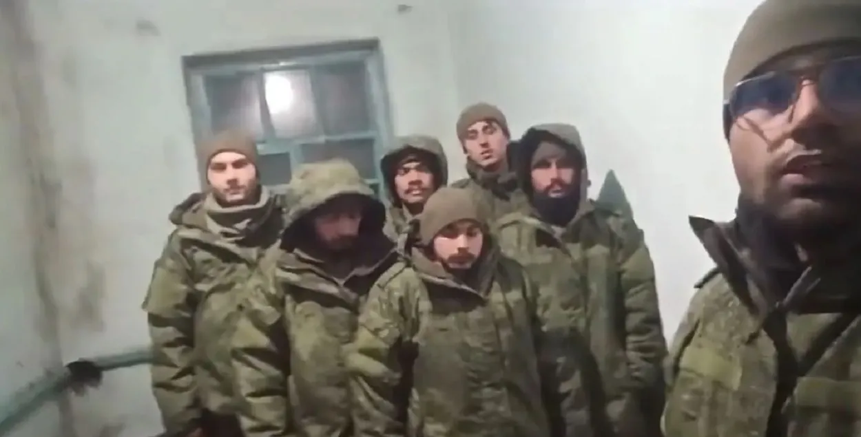 Индийцы записывали видео и просили помощи
