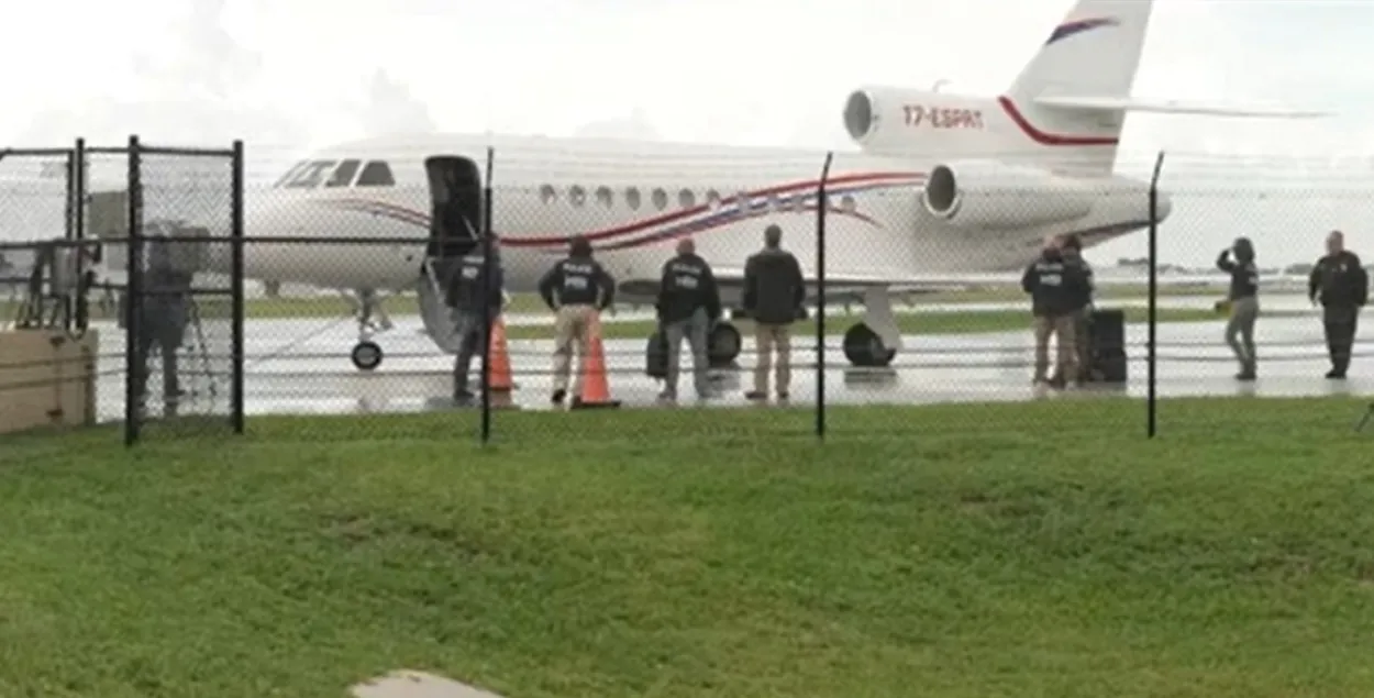 Dassault Falcon 900 каштуе 13 мільёнаў долараў
