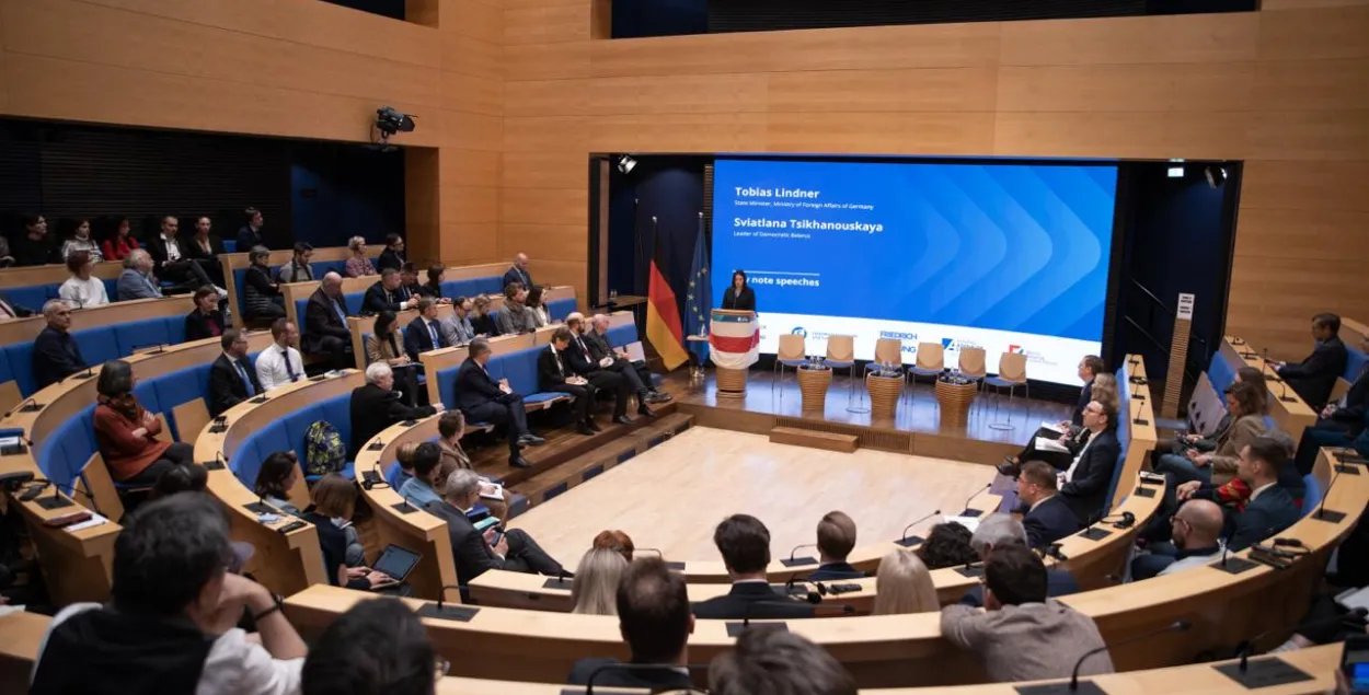 Святлана Ціханоўская выступае на канферэнцыі Belarus Future Forum
