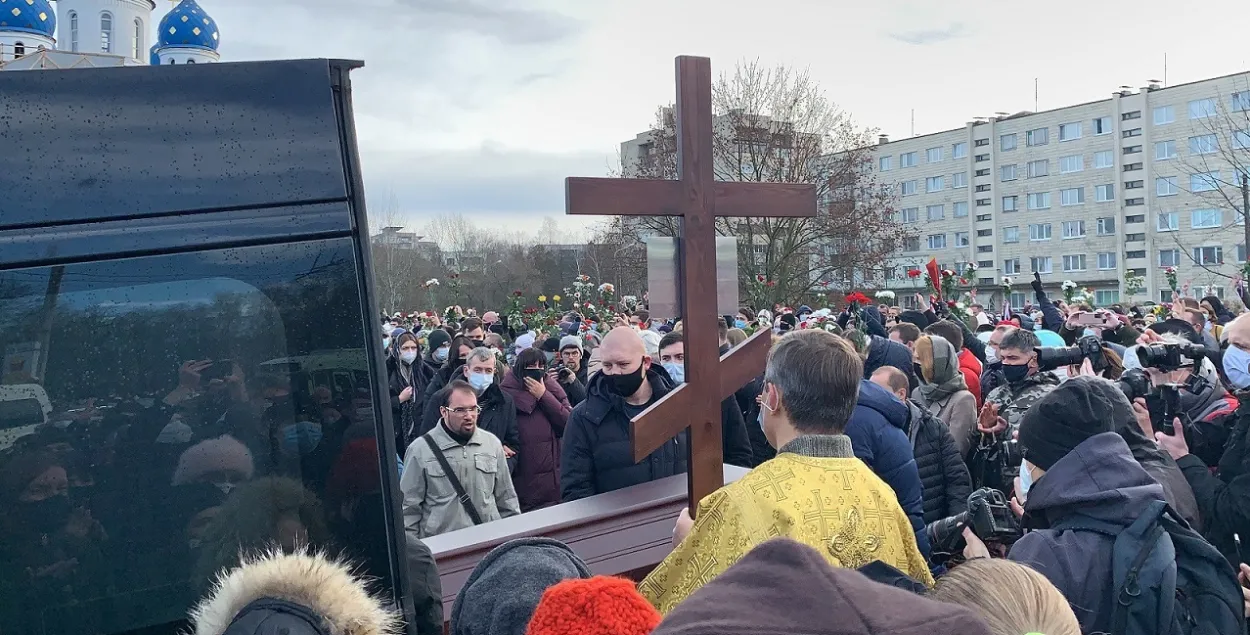 Каля царквы на вуліцы Гамарніка ў Мінску&nbsp;

