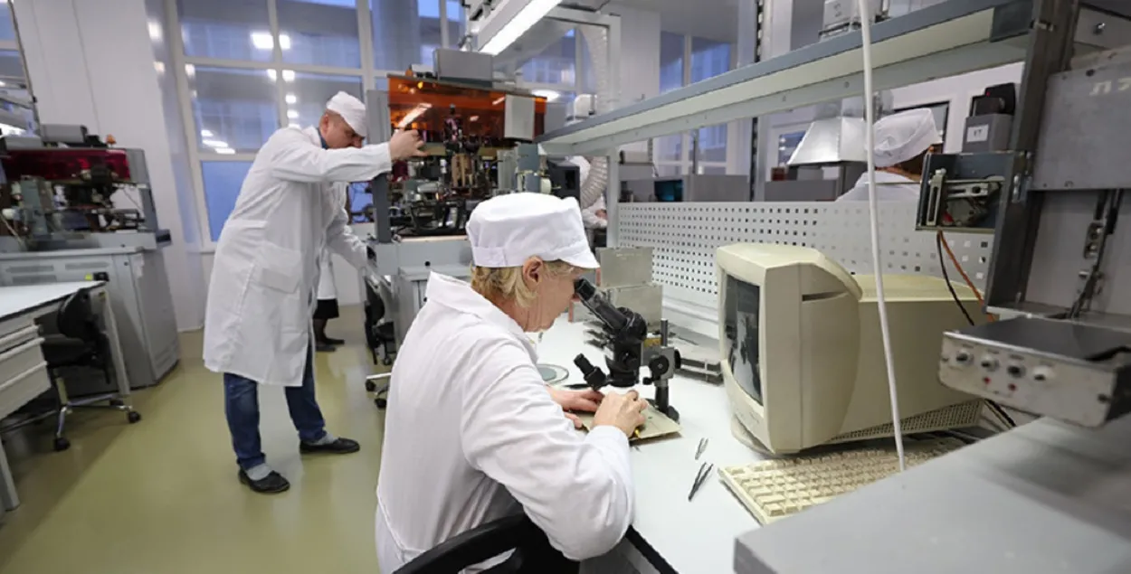 У развіццё мікраэлектронікі ўклалі сотні мільёнаў
