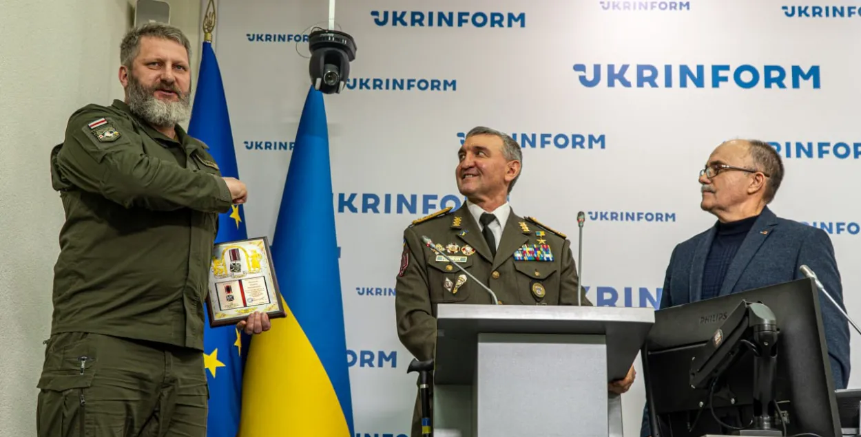 Каліноўцаў узнагародзілі Сталёвым крыжам "За вашу і нашу свабоду"
