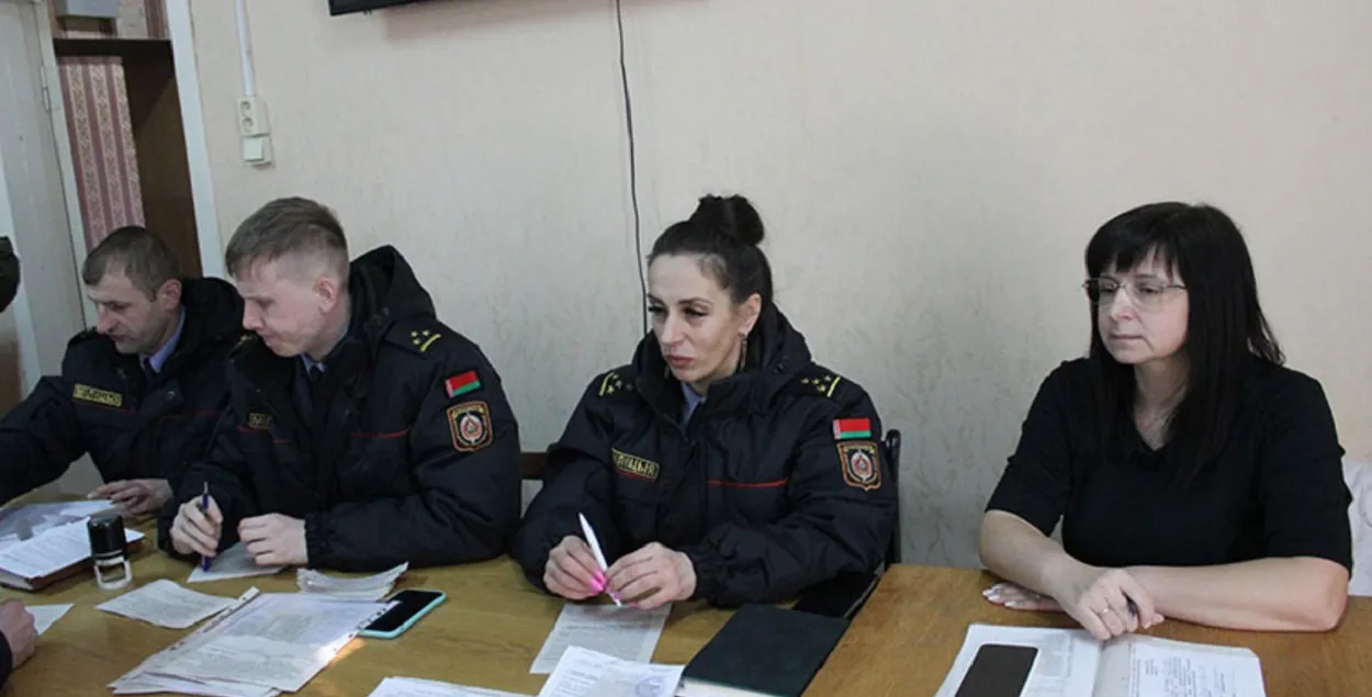 Милиционеры занимаются "содействием трудоустройства" безработных
