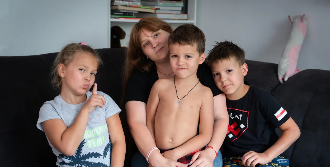 Antanina Kanavalava with her kids

