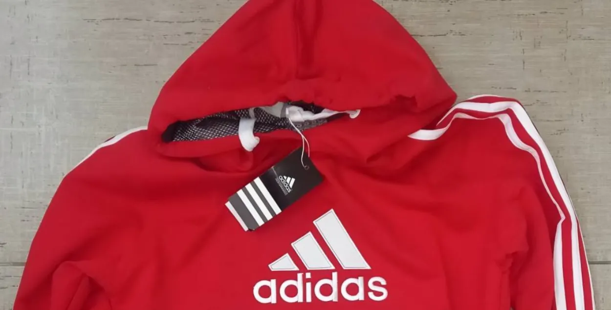 Джемпер Adidas запретили продавать в Беларуси

