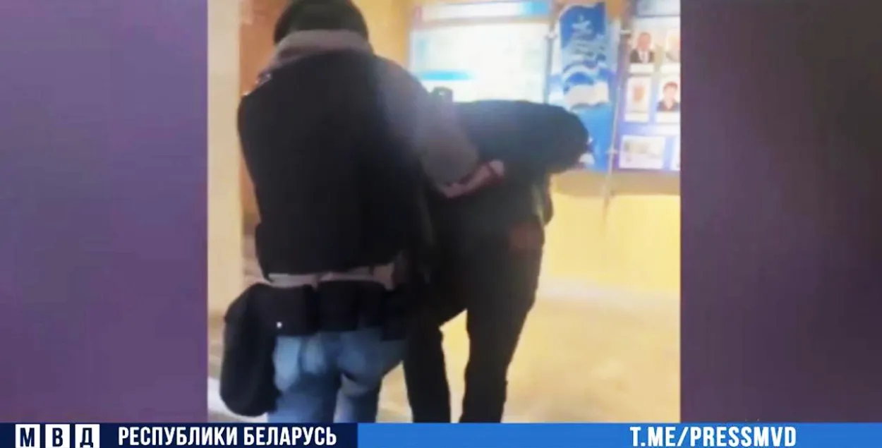 Бойцы ОМОН задержали руководителя дорожно-строительного предприятия
