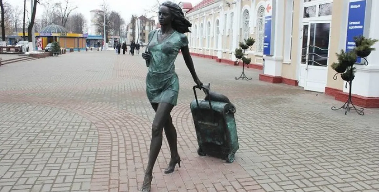 Скульптура "Пассажирка"
