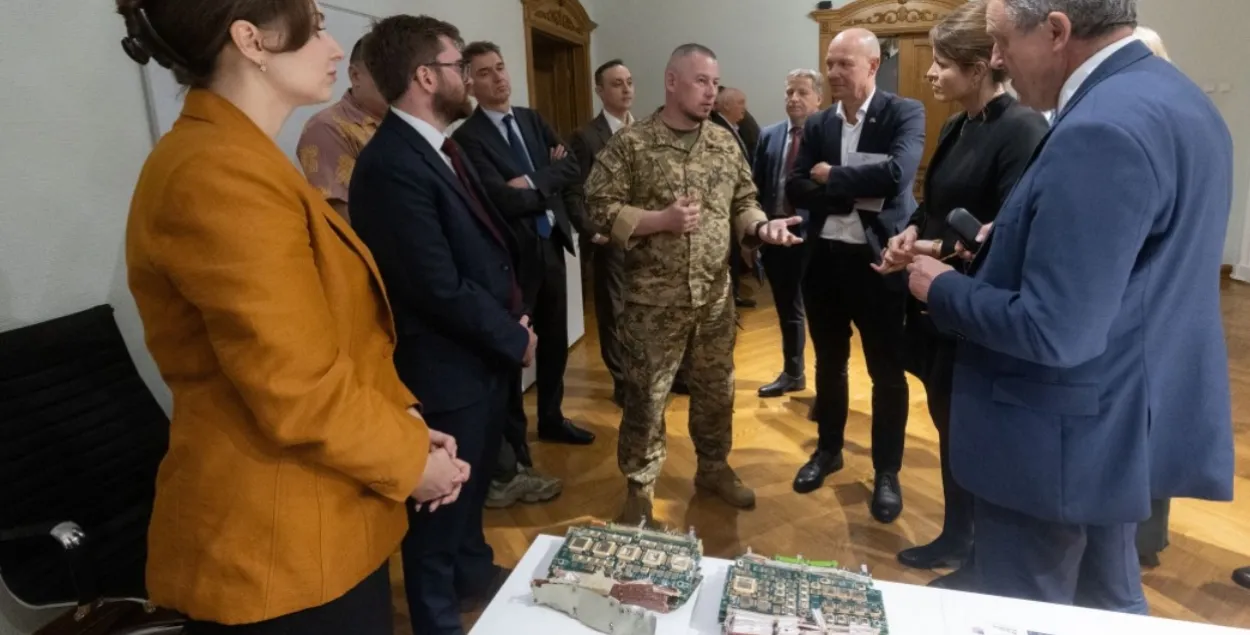 Еўрапейскім амбасадарам паказалі кампаненты расійскіх ракетаў
