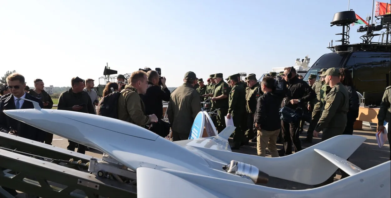 A demonstration of the Miratvorets drone for Lukashenka
