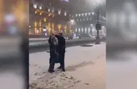 Танцы на снегу / Скриншот из видео
