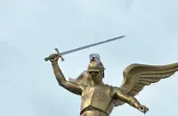 Пазалочаная скульптура Святога Міхала Арханёла / facebook.com
