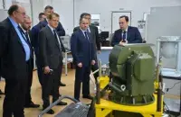 Russia's Ambassador Mikhail Babich is observing some Belarus-made military equipment&nbsp;/ belarus.mid.ru​