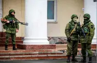 Расійскія салдаты ў Крыме ў 2014 годзе / RFE/RL
