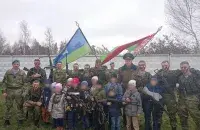 Дети с оружием в Микашевичах / lnc.by

