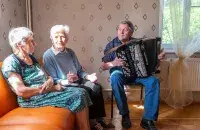 Пожилые люди теперь должны рассчитывать на родственников
