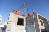 Мигранты работают и в строительстве (иллюстративное фото)
