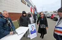 Анна Канопацкая собирает подписи
