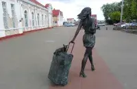 Скульптура "Пасажырка" у Маладзечне
